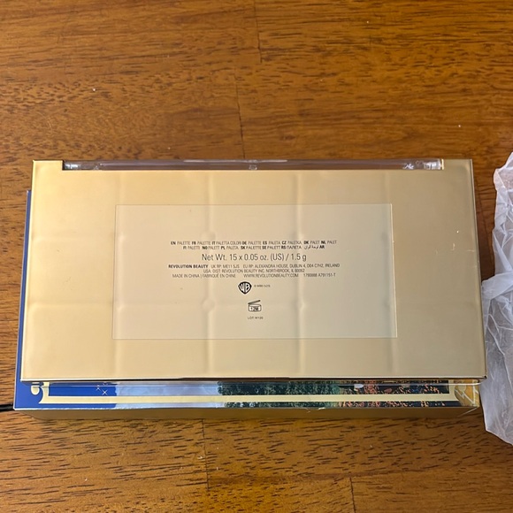 The Wizard of Oz Gift Set. Revolution x The Wizard of Oz Eyeshadow Palette. - Picture 8 of 10